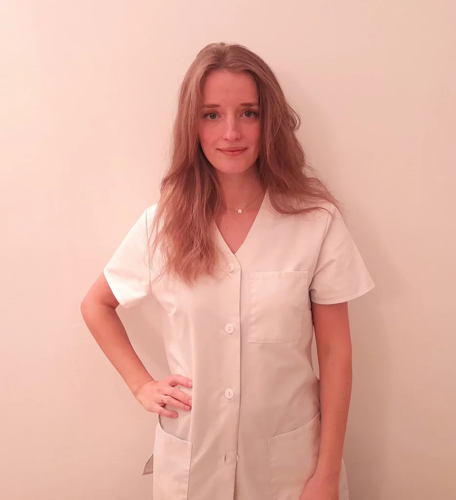 Débora Dinh ostéopathe diplômée spécialisée urgences ostéopathiques douleurs cervicales cabinet Paris 15ème