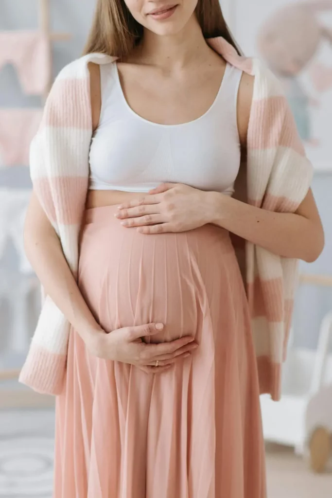 Femme enceinte ostéopathie périnatale suivi grossesse douleurs lombaires pré post-partum Paris 15ème
